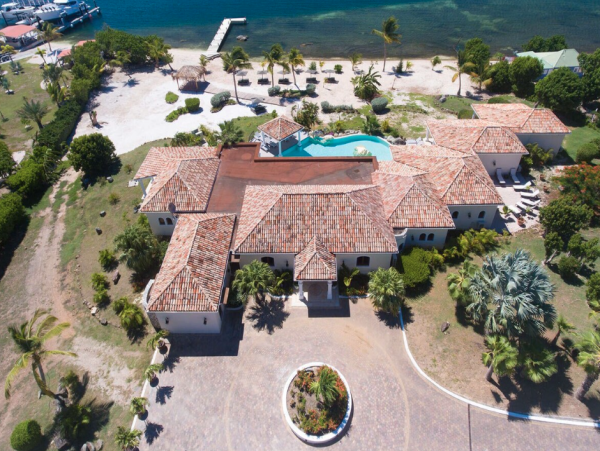 Bay Beachfront Luxury Six Bedroom Home in Saint Martin